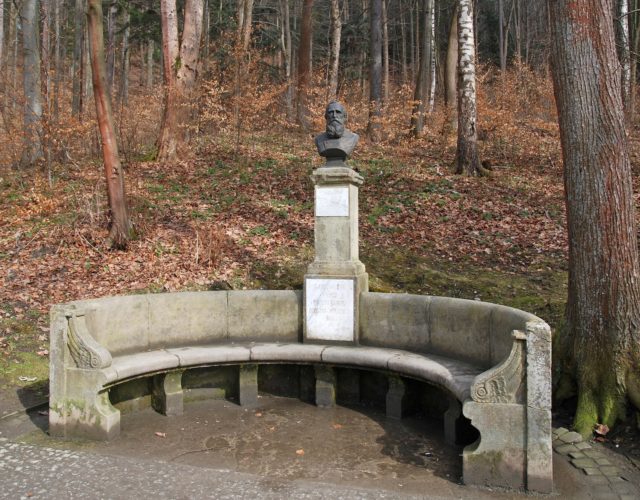 Ławeczka Kraszewskiego w Krynicy Zdroju